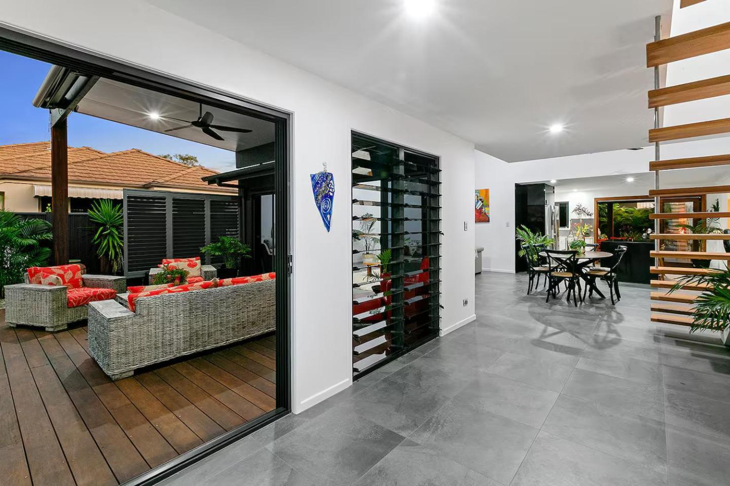 Modern Luxury Pool Oasis Holiday home *