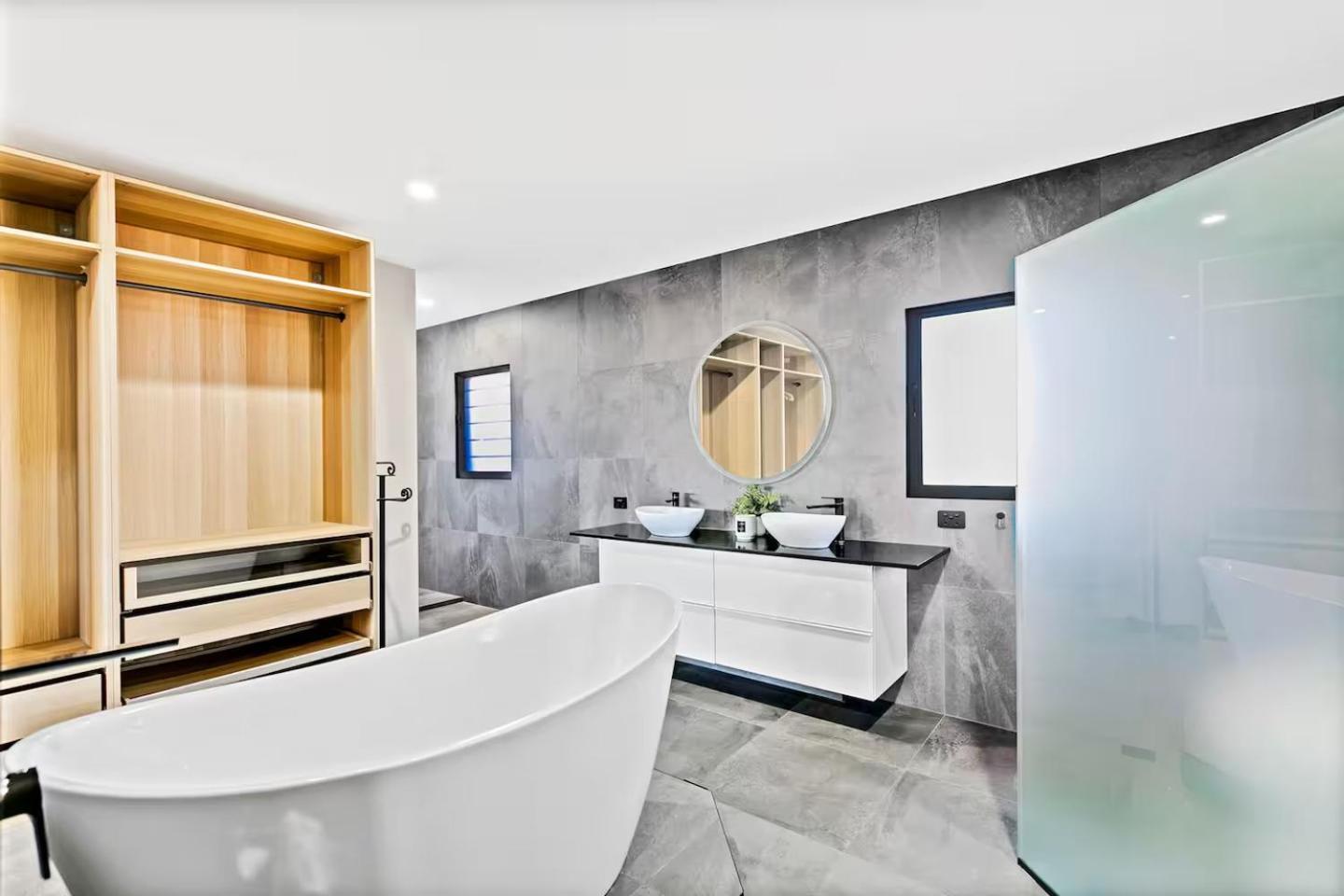 Modern Luxury Pool Oasis Buddina